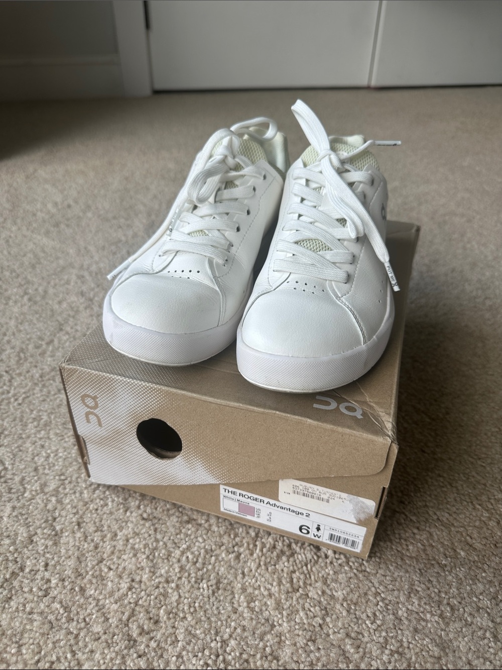 On Running White “The Roger” sneakers